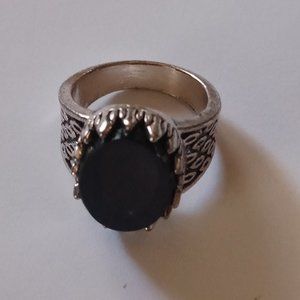 Women's Black Signet Ring Silver Color Size 8 Costume Jewelry